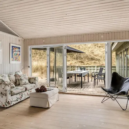 Erwith - 50m From The Sea By Interhome