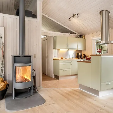Erwith - 50m From The Sea By Interhome Feriehus
